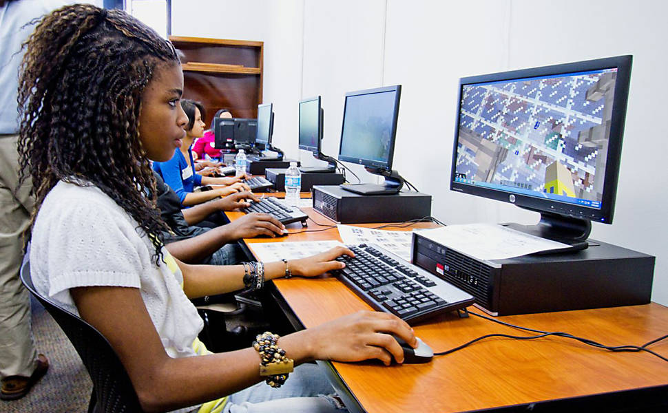 Jogo eletrônico Minecraft é utilizado em sala de aula para motivar  aprendizado