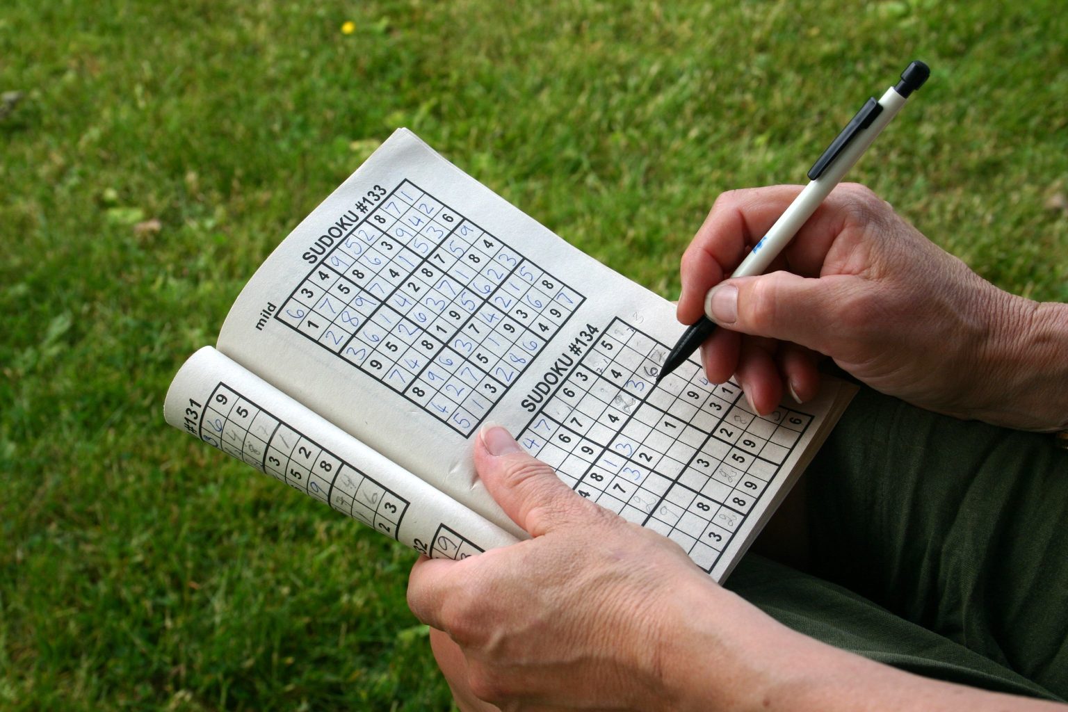 Livro Sudoku Ed. 19 - Médio/Difícil - Só Jogos 9x9 - 2 Jogos por página