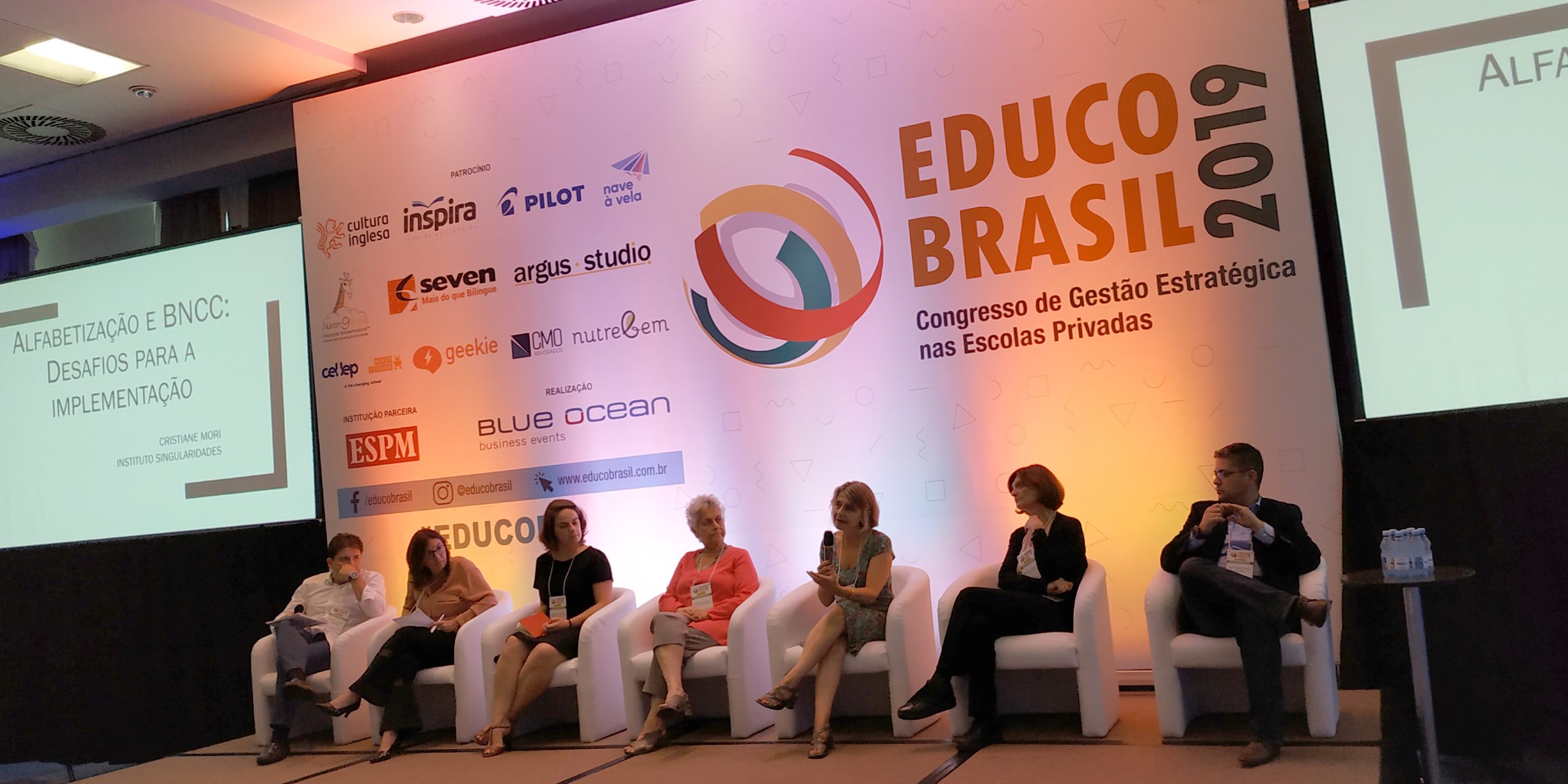 Geekie - Equipe de gestoras debatem bilinguismo no Educo 2019