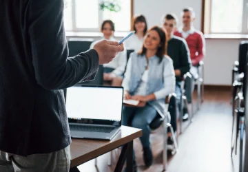 Formação de professores na era digital, palestrante e docentes em capacitação,